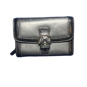 Coach Tri-fold wallet
Great condition (Few scuffs via pictures)